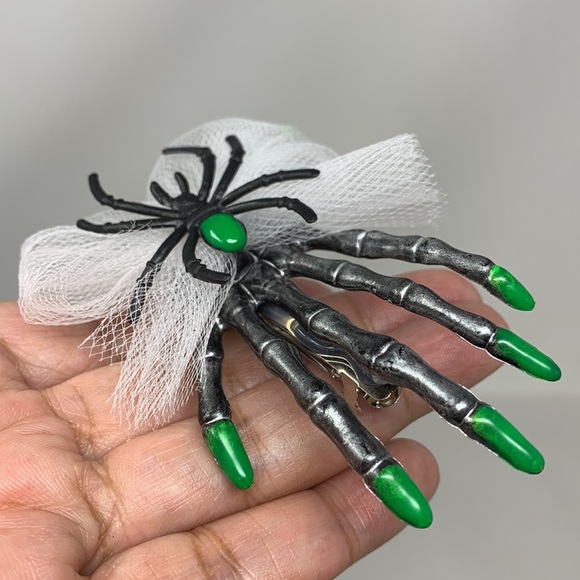 3.5” hair clip creepy hair accessory skeleton hand Day of the Dead new - Picture 16 of 16